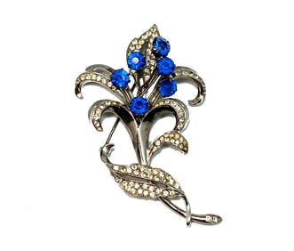 A LARGE VINTAGE  STERLING RHINESTONE FLORAL BROOCH CIRCA 1940S