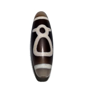 A FINE SINO TIBETAN AGATE DZI BEAD MONK PATTERN 38MM