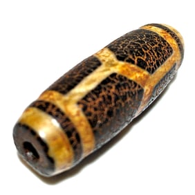 A FINE SINO TIBETAN AGATE DZI BEAD 40MM