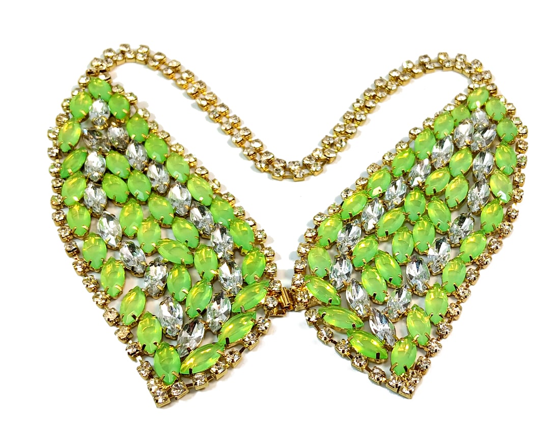 AN STUNNING LARGE VINTAGE RHINESTONE BIB NECKLACE (1 of 4)