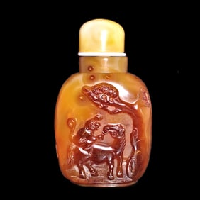 A FABULOUS LARGE WELL CARVED AND HOLLOWED CHINESE AGATE SNUFF BOTTLE