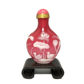 FINE CHINESE PEKING GLASS SNUFF BOTTLE DUCKS BUTTERFLIES