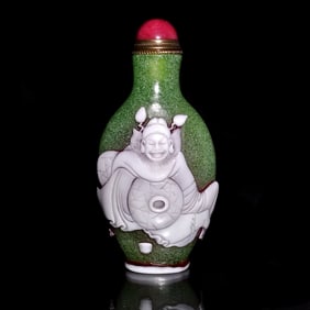 VERY FINE CHINESE PEKING GLASS SNUFF BOTTLE MYTHICAL SUBJECT