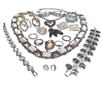 VINTAGE COSTUME JEWELRY LOT EQUESTRIAN NECKLACE RINGS BRACELETS EARRINGS