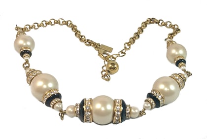 A VERY CHIC PEARL NECKLACE SIGNED BY DESIGNER KATE SPADE NEW YORK