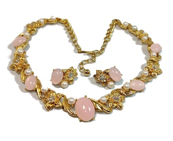 A STUNNING NECKLACE AND EARRINGS SET BY TRIFARI TM