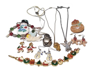 VINTAGE LARGE CHRISTMAS LOT NECKLACES BROOCHES EARRINGS BRACELETS SNOWMAN ANGELS