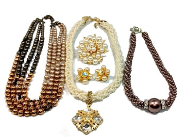 A FABULOUS LOT OF LUSCIOUS FAUX PEARL JEWELRY 3 NECKLACES AND MORE