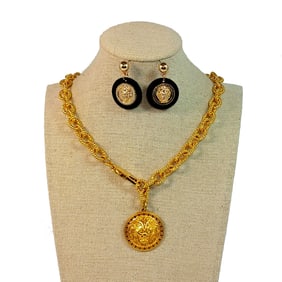 A HIGH-END VINTAGE NECKLACE FEATURING A LION'S HEAD PLUS EARRINGS