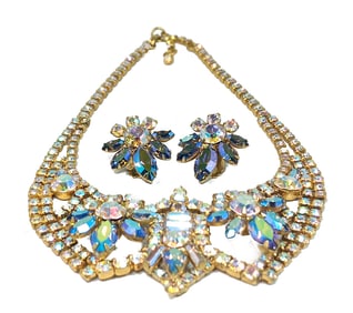 A HIGH END CANADIAN VINTAGE RHINESTONE NECKLACE AND EARRING SET BY AMSEL