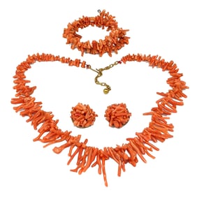 A BEAUTIFUL ANTIQUE DEEP SALMON CORAL NECKLACE BRACELET EARRINGS 67 GRAMS 18"