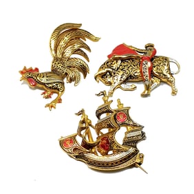 A LOT OF 3 VINTAGE SPANISH DAMASCENE BROOCHES