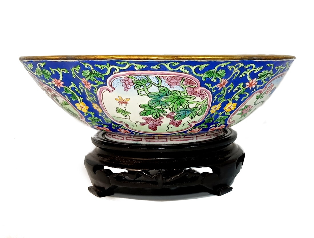 A FABULOUS CHINESE ENAMEL BOWL BRONZE FAMILLLE ROSE QIANLONG: THE FABULOUS CHINESE ENAMELED BOWL WITH SO MUCH FINE DETAIL. THERE ARE 5 SEPARATE FRAMES DEPICTING DIVERSE IMAGES OF BIRDS FLOWERS AND FRUIT. THE ENAMELING IS IN FAMILLE ROSE STYLE ON A BLUE BACKGROUN