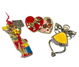 LOT OF 3 BEAUTIFUL LOVE BROOCHES