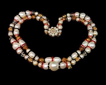 A FABULOUS PEARL NECKLACE BY DESIGNER STEFAN DINU 17"