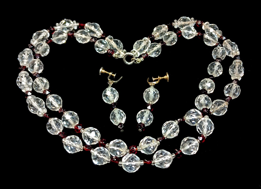 A VINTAGE NECKLACE OF FACETED CRYSTAL AND GARNETS WITH EARRINGS (1 of 3)