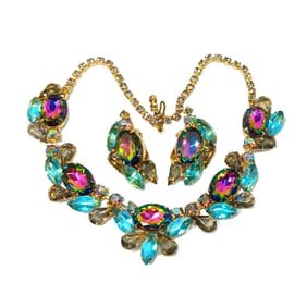 A STUNNING VINTAGE JULIANA D&E WATERMELON NECKLACE AND EARRING SET