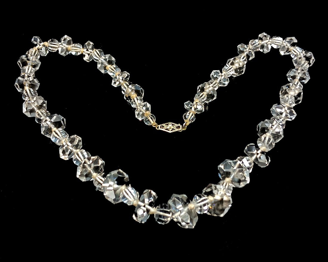 SUPERB VINTAGE ART DECO ROCK CRYSTAL NECKLACE: THIS BEAUTIFUL ART DECO ROCK CRYSTAL NECKLACE MEASURE 17" AND WEIGHT 49 GRAMS. WE PROVIDE/COMBINE IN-HOUSE SHIPPING.