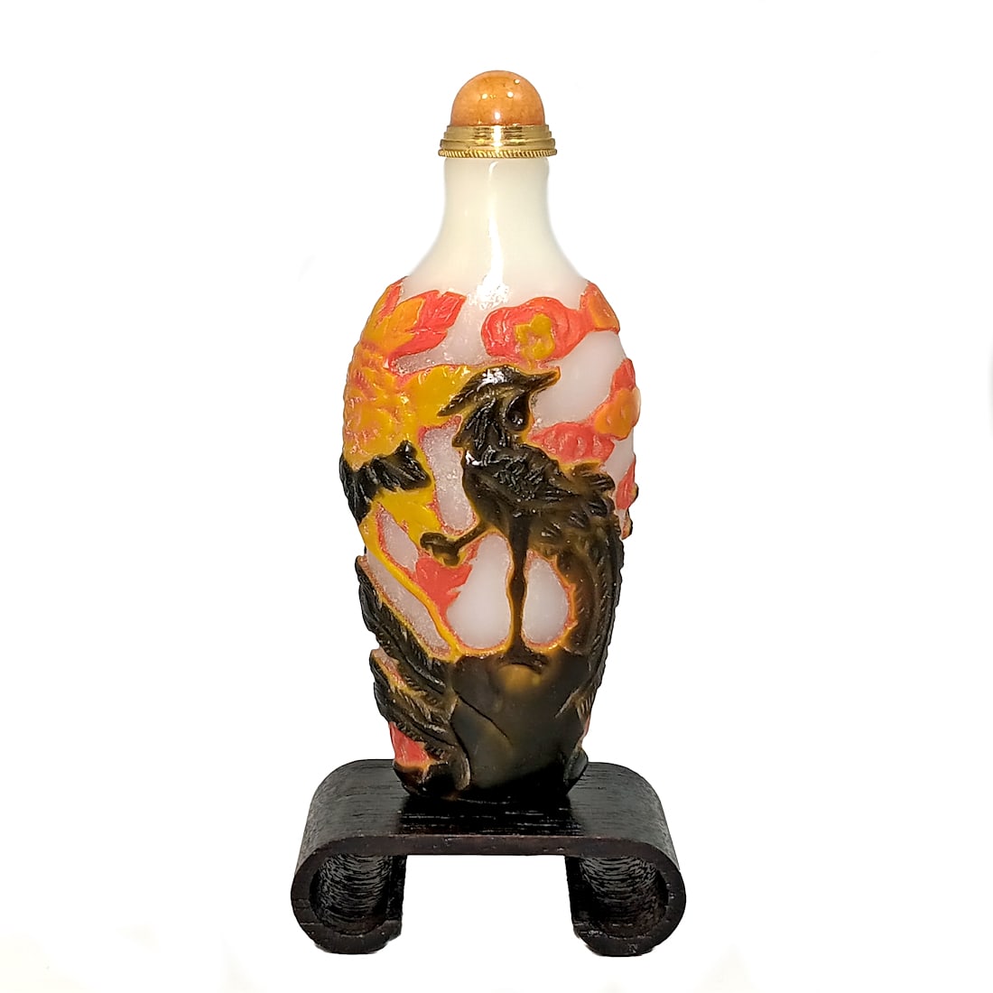 BEAUTIFUL CHINESE PEKING GLASS SNUFF BOTTLE PHOENIX: THE BEAUTIFUL CHINESE SNUFF BOTTLE IS CARVED IN FOUR LAYERS OF GLASS. IT DEPICTS PHOENIX AND CLOUDS ON A MILK GLASS BACKGROUND. THE BOTTLE IS 3.75 INCHES TALL. PROVENANCE: A PRIVATE COLLECTION, FLORID