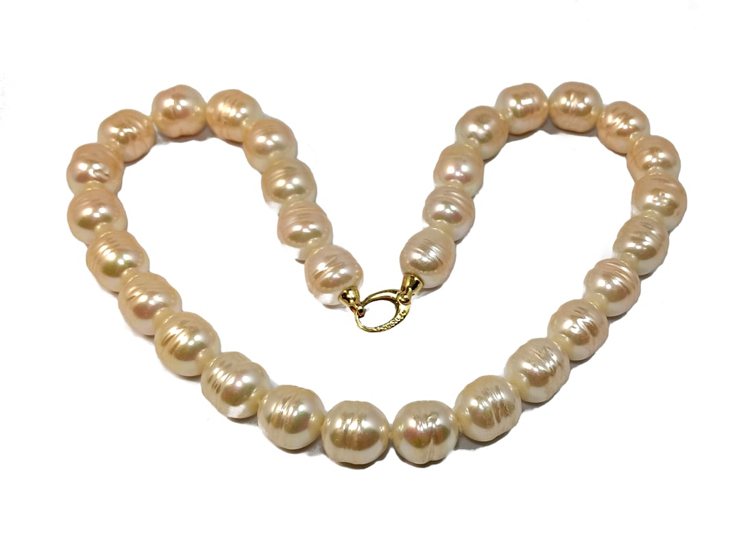 A FABULOUS HIGH-END VINTAGE LARGE PEARL NECKLACE BY MAJORICA: FEATURED HERE IS A FABULOUS HIGH-END LARGE PEARL NECKLACE BY MAJORICA. THE NECKLACE IS 18" LONG. THE LAB CREATED PEARLS ARE HEAVY AND THEY HAVE A BEAUTIFUL NACRE. SIGNED MAJORICA. WE PROVIDE IN-HOUSE/