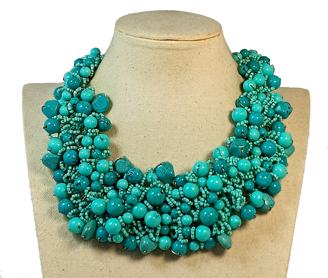 A FABULOUS HIGH-END STATEMENT NECKLACE BY DESIGNER ALDO: OFFERED HERE IS A AN IMPRESSIVE HIGH-END STATEMENT NECKLACE BY DESIGNER ALDO. THE WEARABLE LENGTH IS 16-18", ADJUSTABLE. WE PROVIDE IN-HOUSE/COMBINED SHIPPING FOR YOUR CONVENIENCE.