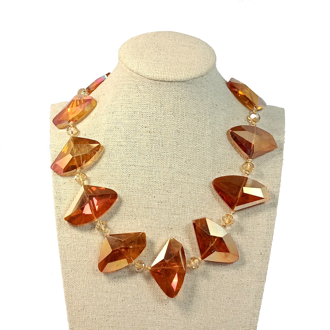 AN EXQUISITE VINTAGE FACETED CRYSTAL NECKLACE 17": FEATURED HERE IS A FABULOUS VINTAGE FACETED CRYSTAL NECKLACE MEASURING 17". THE STONES ARE A COGNAC COLOR. THEY ARE FAN SHAPED AND FACETED. EACH STONE IS 1.5 INCHES WIDE. WE PROVIDE IN-HOUSE/COMBINED 