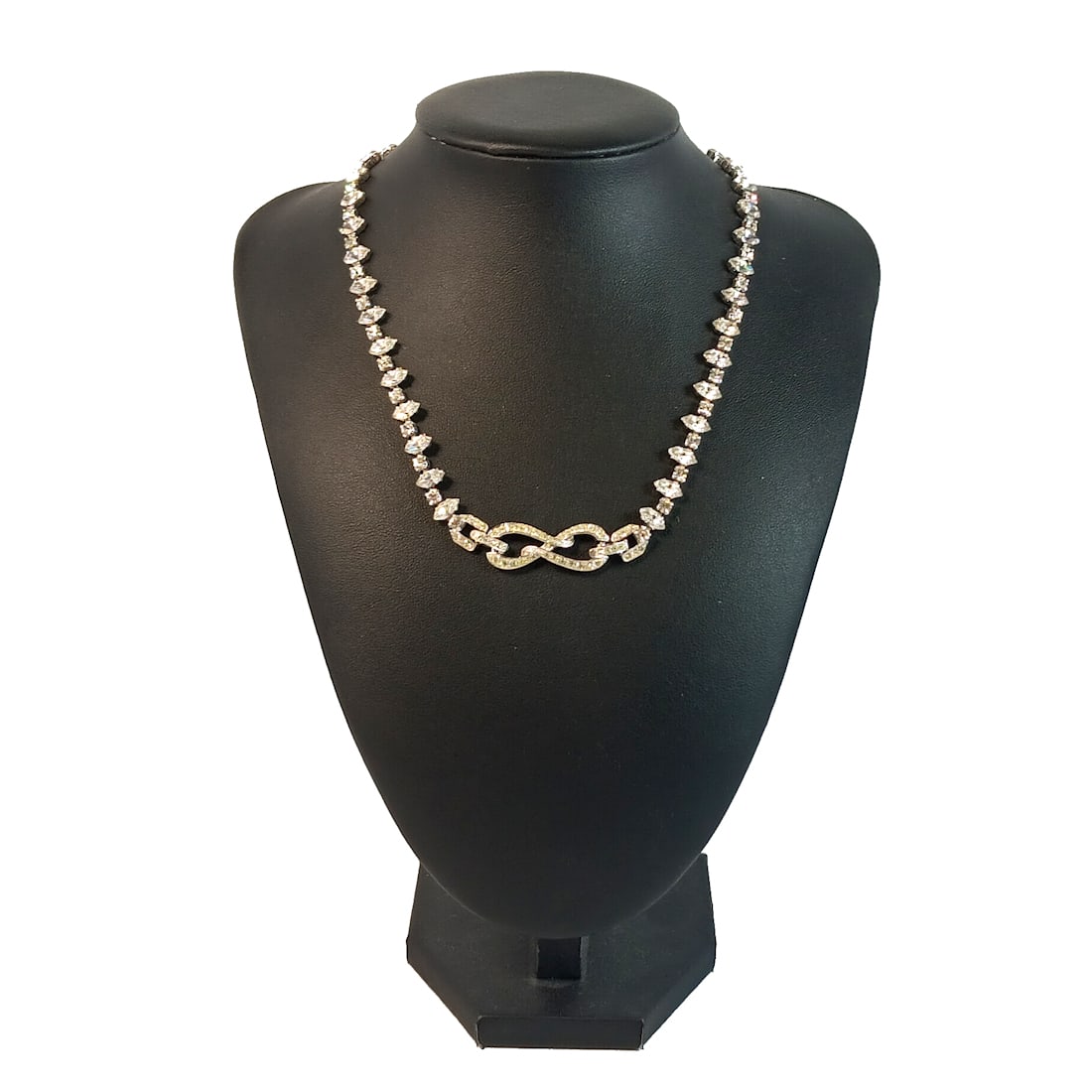 A FINE MARCEL BOUCHER VINTAGE NECKLACE: OFFERED HERE IS AN ELEGANT VINTAGE NECKLACE SIGNED BY MARCEL BOUCHER. THE WEARABLE LENGTH IS 16.5". WE PROVIDE IN-HOUSE/COMBINED SHIPPING. HAVE A LOOK AT OUR AUCTION FOR MORE GREAT ITEMS.