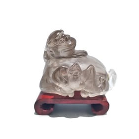 ANTIQUE CHINESE CARVED ROCK CRYSTAL SNUFF BOTTLE MYTHICAL BEAST