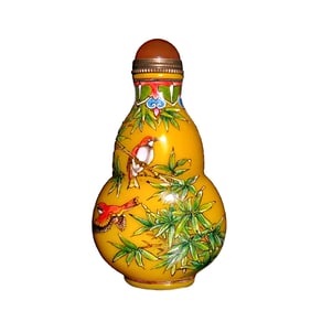STUNNING CHINESE ENAMEL YELLOW GLASS SNUFF BOTTLE BIRDS QIANLONG MARK