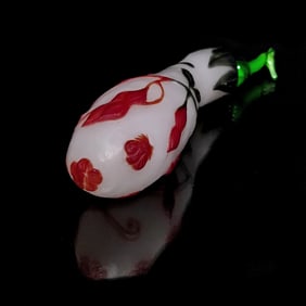 A BEAUTIFUL FIGURAL CHINESE PEKING GLASS SNUFF BOTTLE GOURD VINES