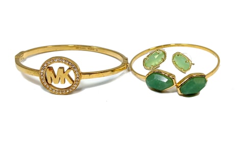 TWO BEAUTIFUL SIGNED DESIGNER BRACELETS PLUS EARRINGS KENDRA SCOTT MICHAEL KORS