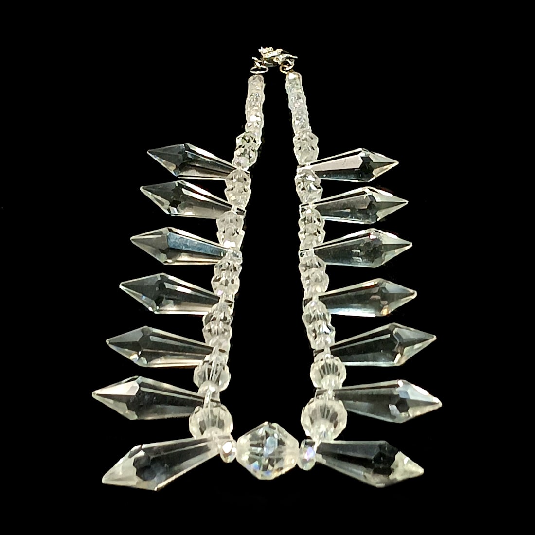 A VINTAGE MARVELLA CRYSTALS NECKLACE 20": OFFERED HERE IS A VINTAGE MARVELLA CRYSTALS NECKLACE. IT IS 20" LONG. WE PROVIDE IN-HOUSE SHIPPING. WE PROVIDE IN-HOUSE SHIPPING.