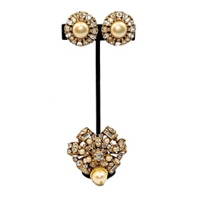 A VINTAGE BROOCH AND EARRING SET BY CAROLEE