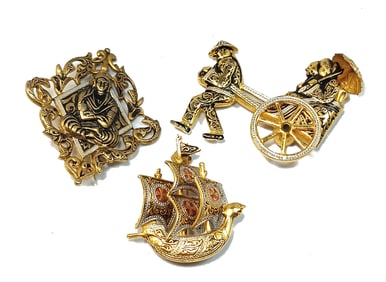 A BEAUTIFUL VINTAGE DAMASCENE LOT OF 3 BROOCHES