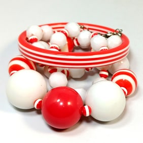 VINTAGE LAMINATED LUCITE NECKLACE AND BRACELET RED WHITE