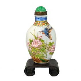 FINE CHINESE ENAMELED SNUFF BOTTLE PEKING GLASS BIRDS PEONIES QIANLONG MARK