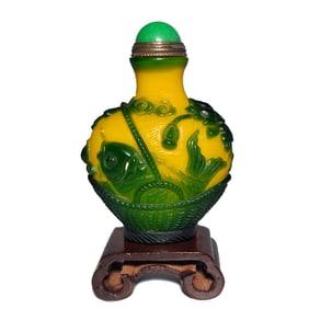 FINE CHINESE SNUFF BOTTLE YELLOW PEKING GLASS KOI FISH BASKET