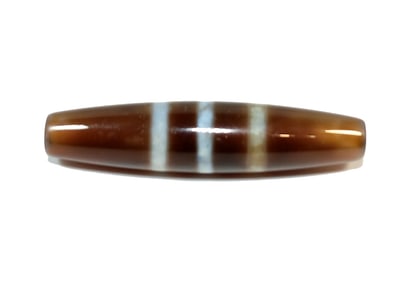 A FINE SINO-TIBETAN AGATE DZI BEAD TRIPLE STRIPE PATTERN 58MM