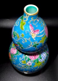 FINE CHINESE FAMILLE GROUND BLUE GOURD VASE BUTTERFLIES PUMPKINS