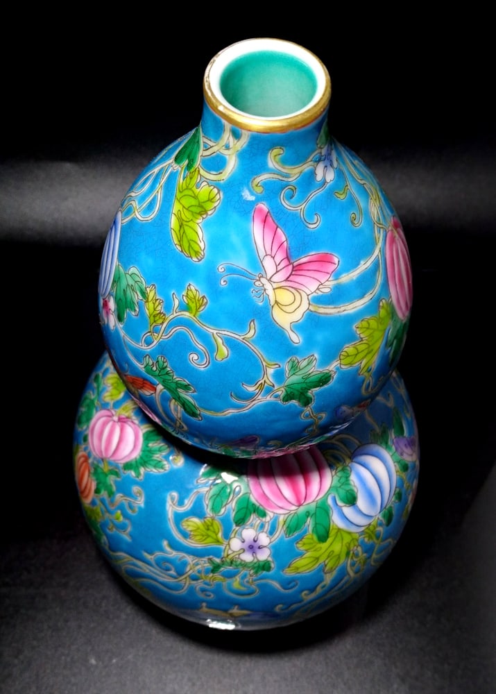 FINE CHINESE FAMILLE GROUND BLUE GOURD VASE BUTTERFLIES PUMPKINS (1 of 6)