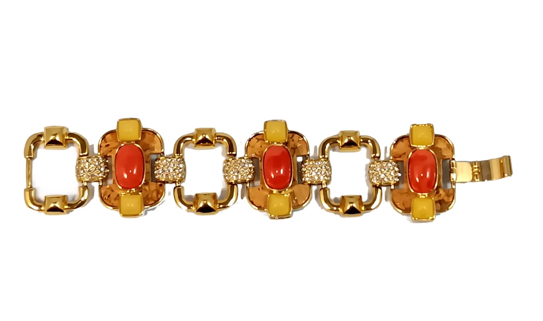 AN IMPRESSIVE BRACELET BY DESIGNER J. CREW: FEATURED HERE IS AN IMPRESSIVE BRACELET BY DESIGNER J. CREW. THE WEARABLE LENGTH IS 7". WE PROVIDE IN-HOUSE/COMBINED SHIPPING FOR YOUR CONVENIENCE.