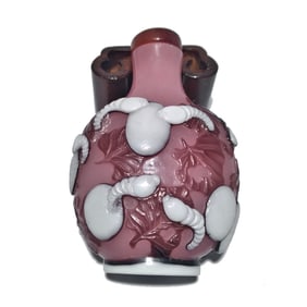 FINE  ANTIQUE CHINESE PEKING GLASS SNUFF BOTTLE SILK WORM