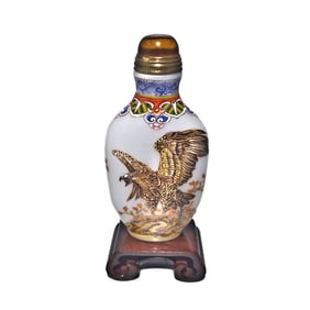 FINE CHINESE ENAMEL ON GLASS SNUFF BOTTLE EAGLE QIANLONG MARK