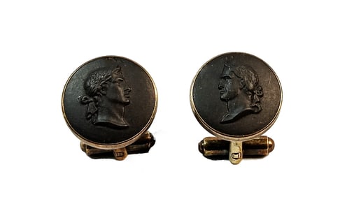 AN ANTIQUE PAIR OF WEDGEWOOD CAMEO CUFFLINKS 1903