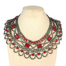 A VINTAGE RHINESTONE BIB STATEMENT NECKLACE  16"