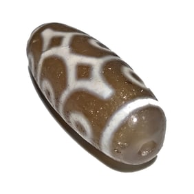 AN EXQUISITE SINO-TIBETAN AGATE DZI BEAD 9 EYES  41MM