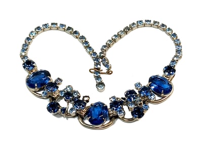 A STUNNING VINTAGE VERIFIED JULIANA D&E NECKLACE BLUE RHINESTONES