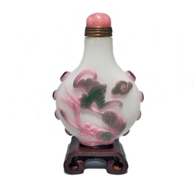 FINE CHINESE PEKING GLASS SNUFF BOTTLE BATS COINS