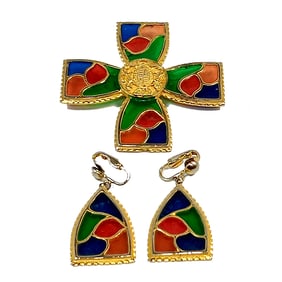 A RARE VINTAGE PLIQUE A JOUR HERALDIC  MALTESE CROSS BROOCH AND EARRINGS