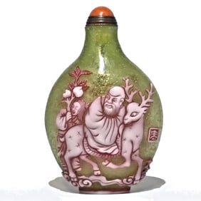 A CARVED CHINESE PEKING GLASS OVERLAY SNUFF BOTTLE IMMORTAL